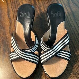 NEW SOFFT Black White Striped Leather Sandals size 6M. Comfortable Leather upper